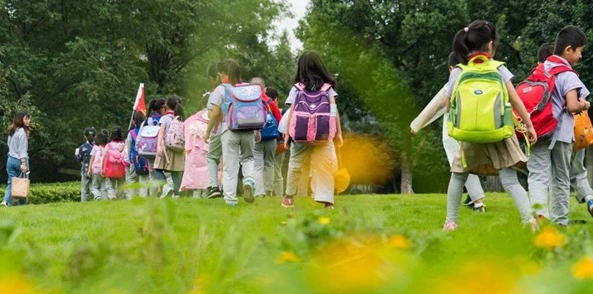 浅谈中小学研学旅行综合实践活动课程实施策略